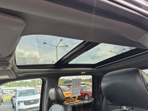 Used 2019 Ford F150 Lariat image 12