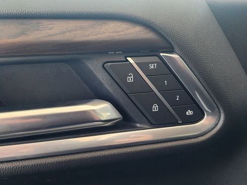 Used 2025 GMC Sierra 1500 SLT AWD/4WD image 15