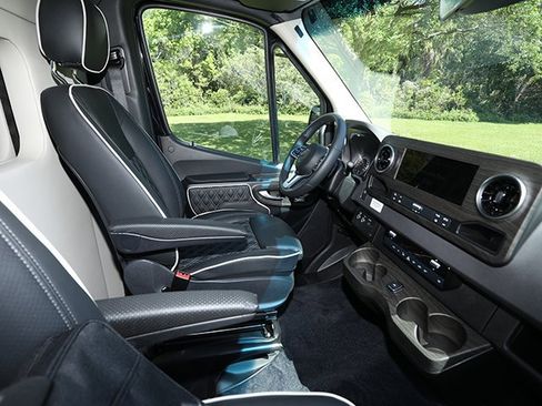 Used 2023 Mercedes-Benz Sprinter 3500 image 18