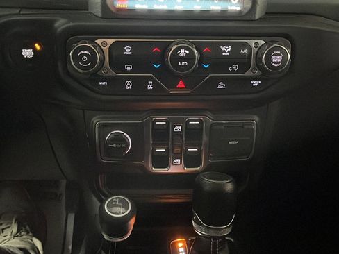 Used 2023 Jeep Gladiator Overland image 23