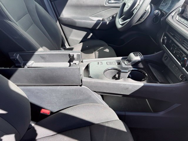 Used 2024 Nissan Rogue S FWD image 14
