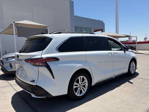 Used 2023 Toyota Sienna XSE AWD/4WD image 3
