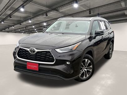 Used 2022 Toyota Highlander XLE