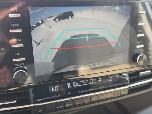Used 2023 Toyota Sienna XLE w/ XLE Plus Package FWD image 19