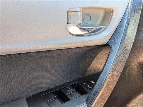 Used 2015 Toyota Corolla LE image 4