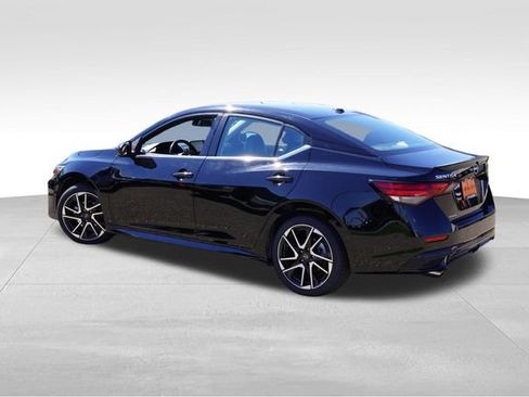 Used 2025 Nissan Sentra SR w/ SR Premium Package FWD image 8