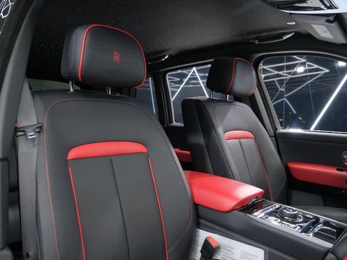 Used 2025 Rolls-Royce Cullinan image 28