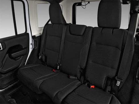 Used 2022 Jeep Wrangler Unlimited Rubicon w/ Dual Top Group AWD/4WD image 11