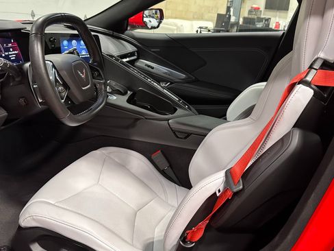 Used 2021 Chevrolet Corvette Stingray Coupe w/ Z51 Performance Package image 27