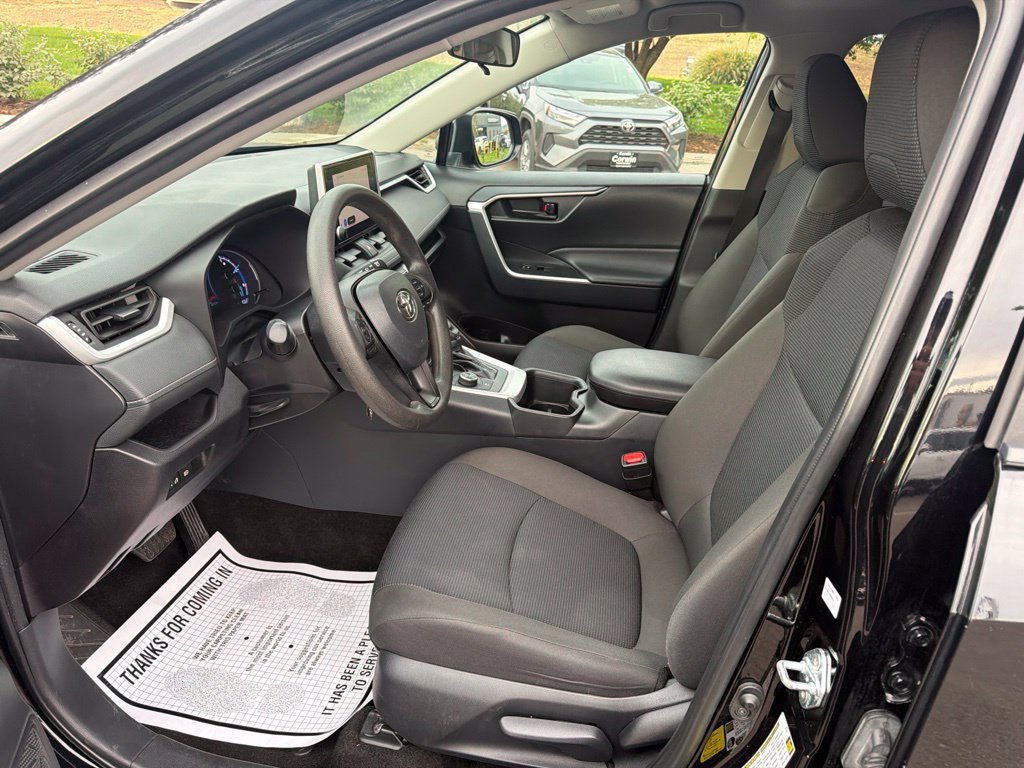 Used 2025 Toyota RAV4 LE AWD/4WD image 24