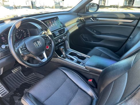 Used 2018 Honda Accord Sport image 9