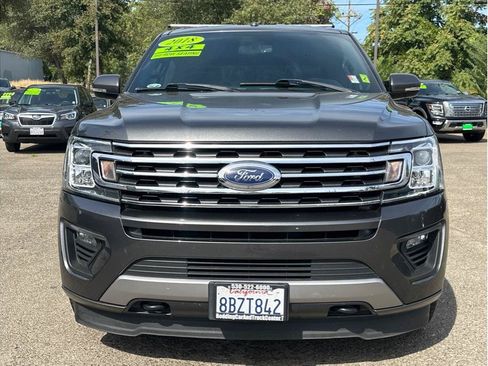 Used 2018 Ford Expedition XLT AWD/4WD image 2