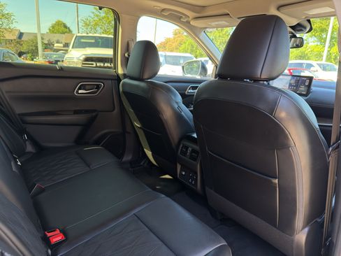 Used 2024 Nissan Rogue Platinum w/ Platinum Premium Package AWD/4WD image 17