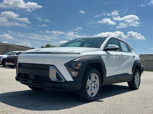 New 2026 Hyundai Kona SE image 1