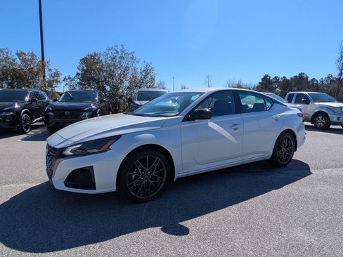 New 2025 Nissan Altima 2.5 SR image 8