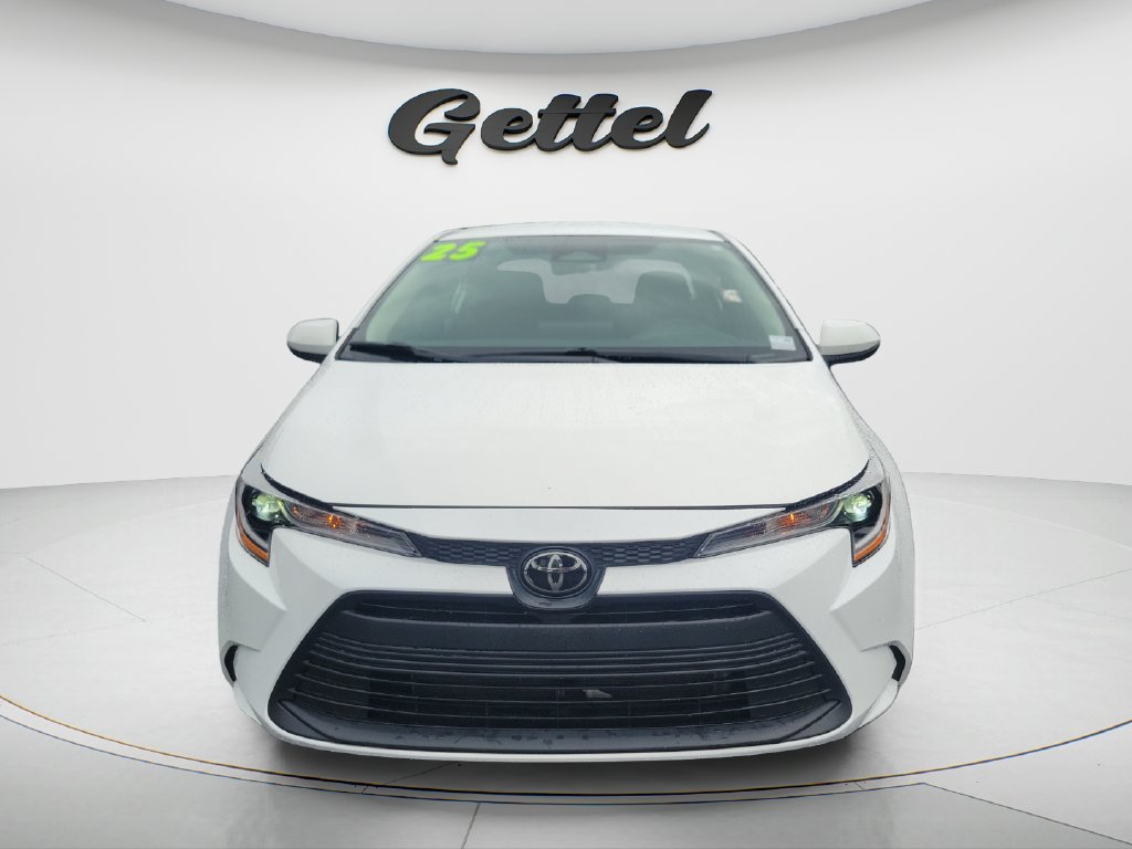 Used 2025 Toyota Corolla LE FWD image 2