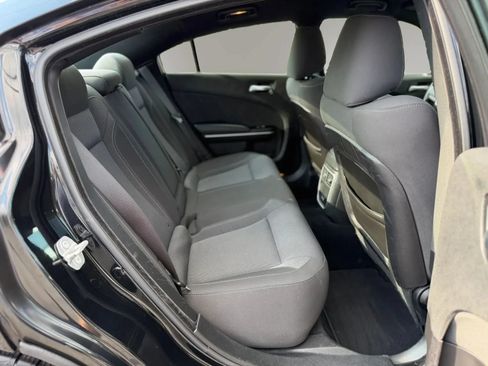 Used 2019 Dodge Charger SXT AWD/4WD image 3