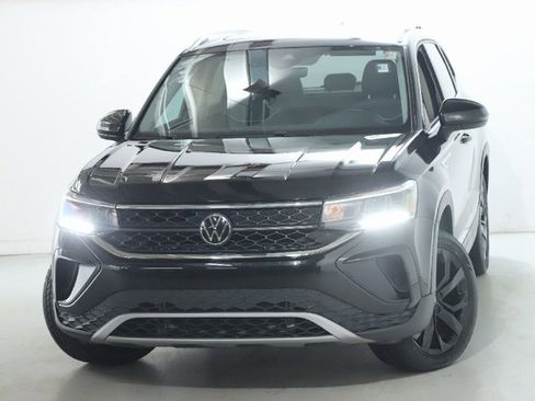 Used 2024 Volkswagen Taos SE image 3