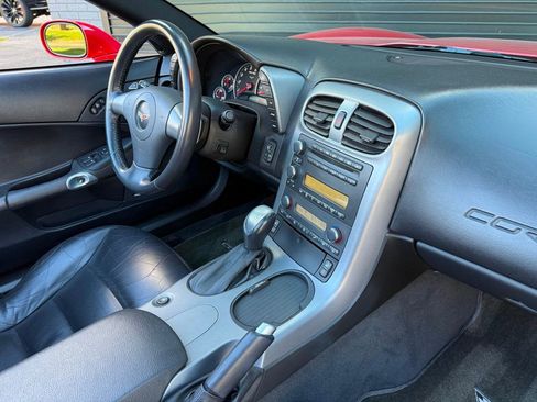 Used 2006 Chevrolet Corvette Convertible w/ Preferred Equipment Group image 39