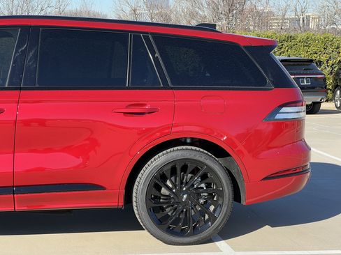 New 2025 Lincoln Aviator Reserve w/ Luxury Package image 6