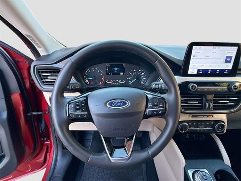 Used 2022 Ford Escape SEL image 11