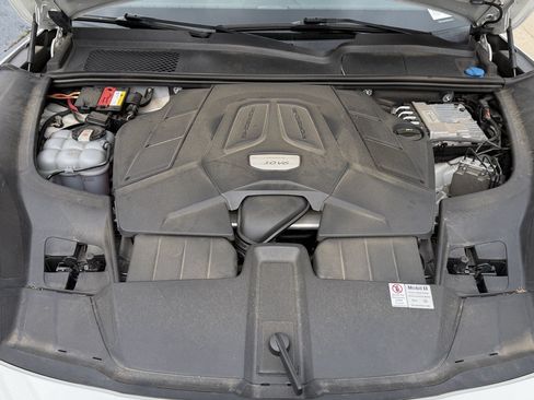 Used 2021 Porsche Cayenne AWD/4WD image 9