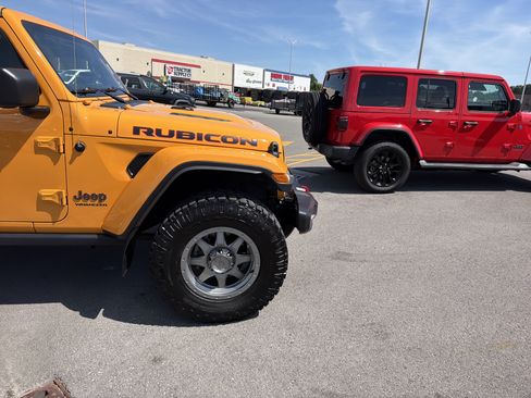 Used 2021 Jeep Wrangler Rubicon w/ Cold Weather Group AWD/4WD image 4