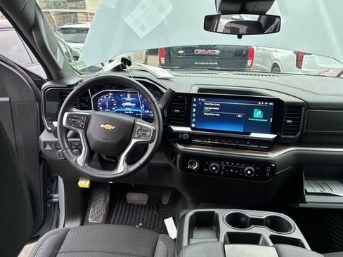 Used 2024 Chevrolet Silverado 1500 LT image 9