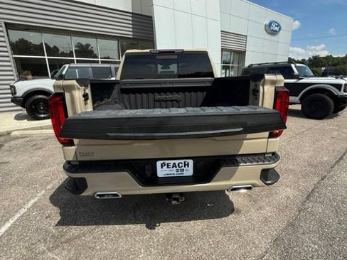 Used 2022 GMC Sierra 1500 AT4 w/ AT4 Preferred Package AWD/4WD image 5