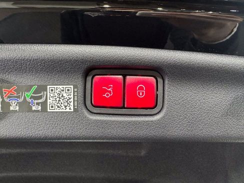 Certified 2025 Mercedes-Benz C 300 4MATIC Sedan image 29