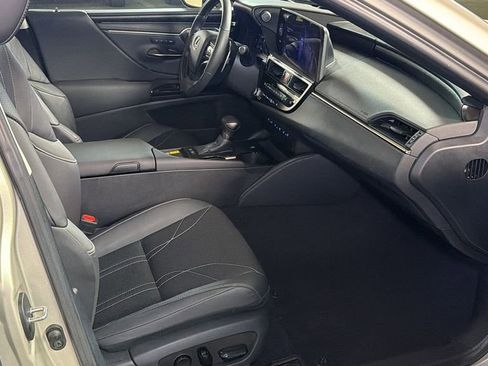 Used 2023 Lexus ES 300h Ultra Luxury w/ Accessory Package (Z2) image 10