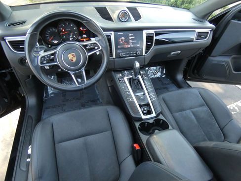 Used 2018 Porsche Macan Sport Edition image 23