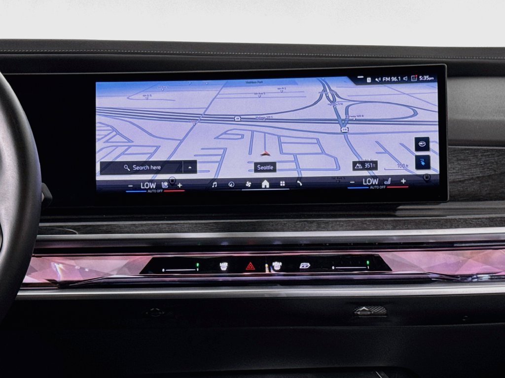 Used 2023 BMW i7 xDrive60 AWD/4WD image 14