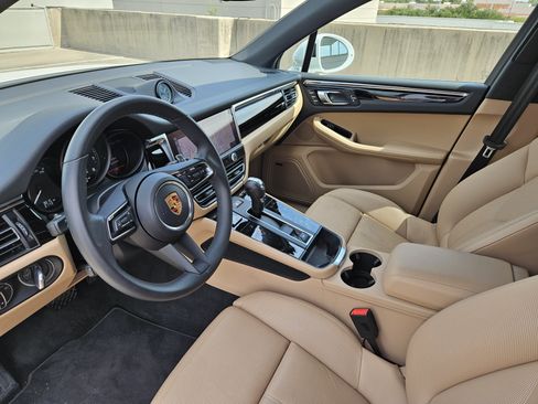Certified 2026 Porsche Macan AWD/4WD image 4