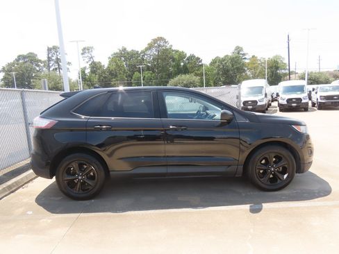 Used 2017 Ford Edge SE FWD image 10
