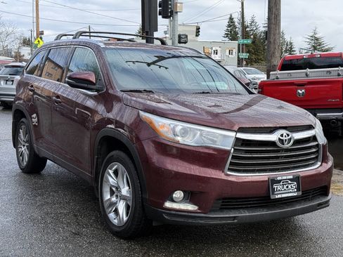 Used 2016 Toyota Highlander Limited w/ Four Season Floor Mat Package image 9