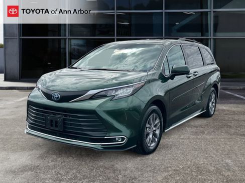 Used 2023 Toyota Sienna XLE w/ XLE Plus Package image 9