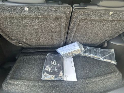 Certified 2022 Volkswagen Tiguan SE R-Line image 41