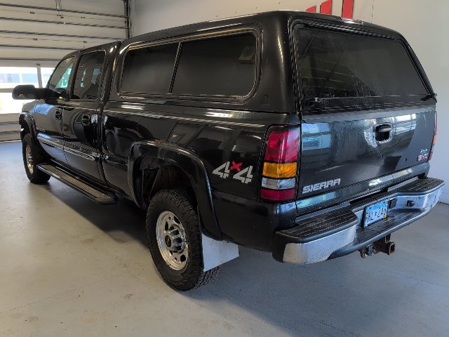 Used 2005 GMC Sierra 2500 SLT w/ Heavy-Duty Power Package AWD/4WD image 2