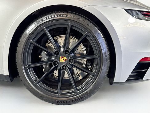 Used 2024 Porsche 911 Carrera image 25