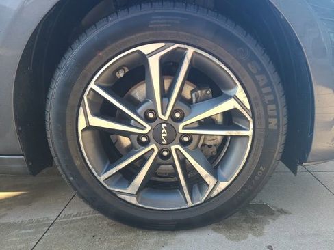 Used 2023 Kia Forte LXS image 9