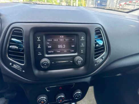 Used 2017 Jeep Compass Latitude AWD/4WD image 13