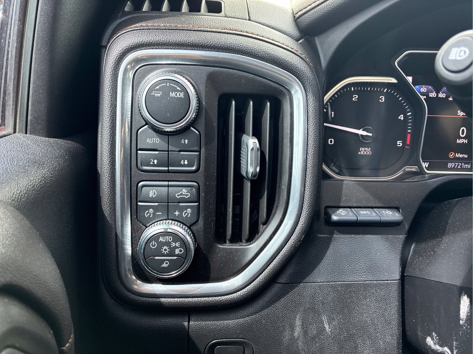 Used 2020 GMC Sierra 2500 AT4 w/ AT4 Premium Package AWD/4WD image 25