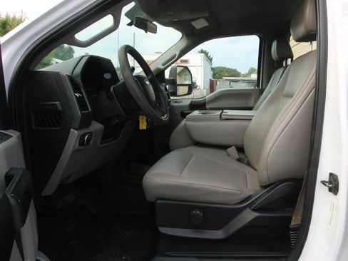 Used 2019 Ford F250 XL w/ Power Equipment Group AWD/4WD image 8