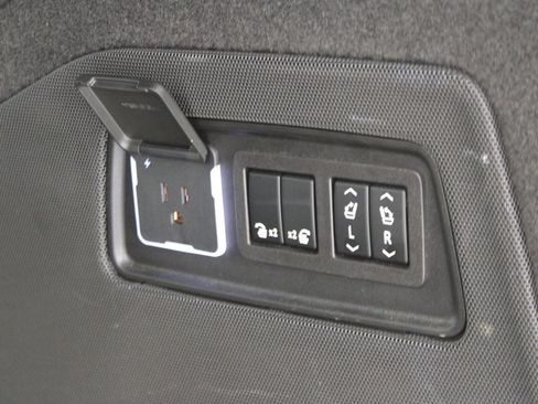 Used 2023 Cadillac Escalade ESV Sport Platinum w/ LPO, ONYX Package image 12