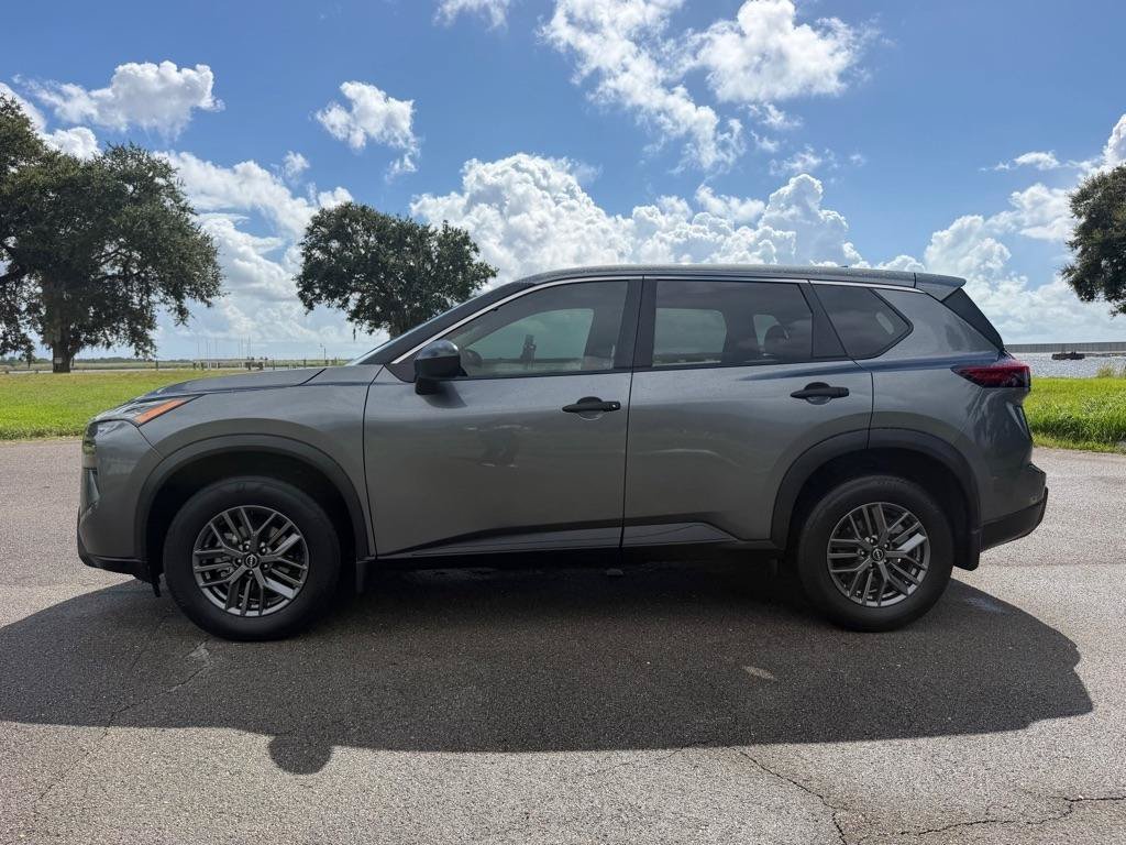 Used 2024 Nissan Rogue S FWD image 2