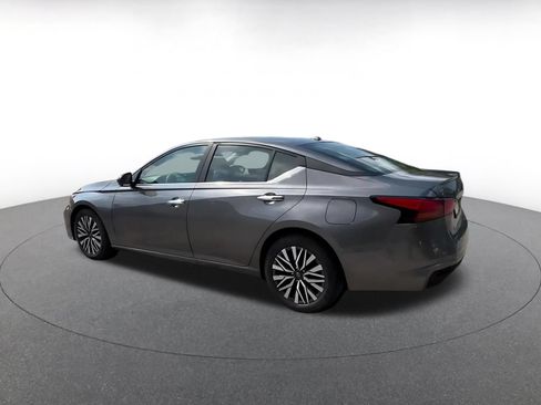 Used 2025 Nissan Altima 2.5 SV FWD image 8