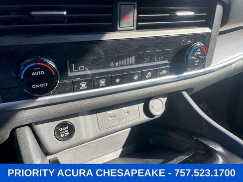 Used 2024 Nissan Rogue SV FWD image 18