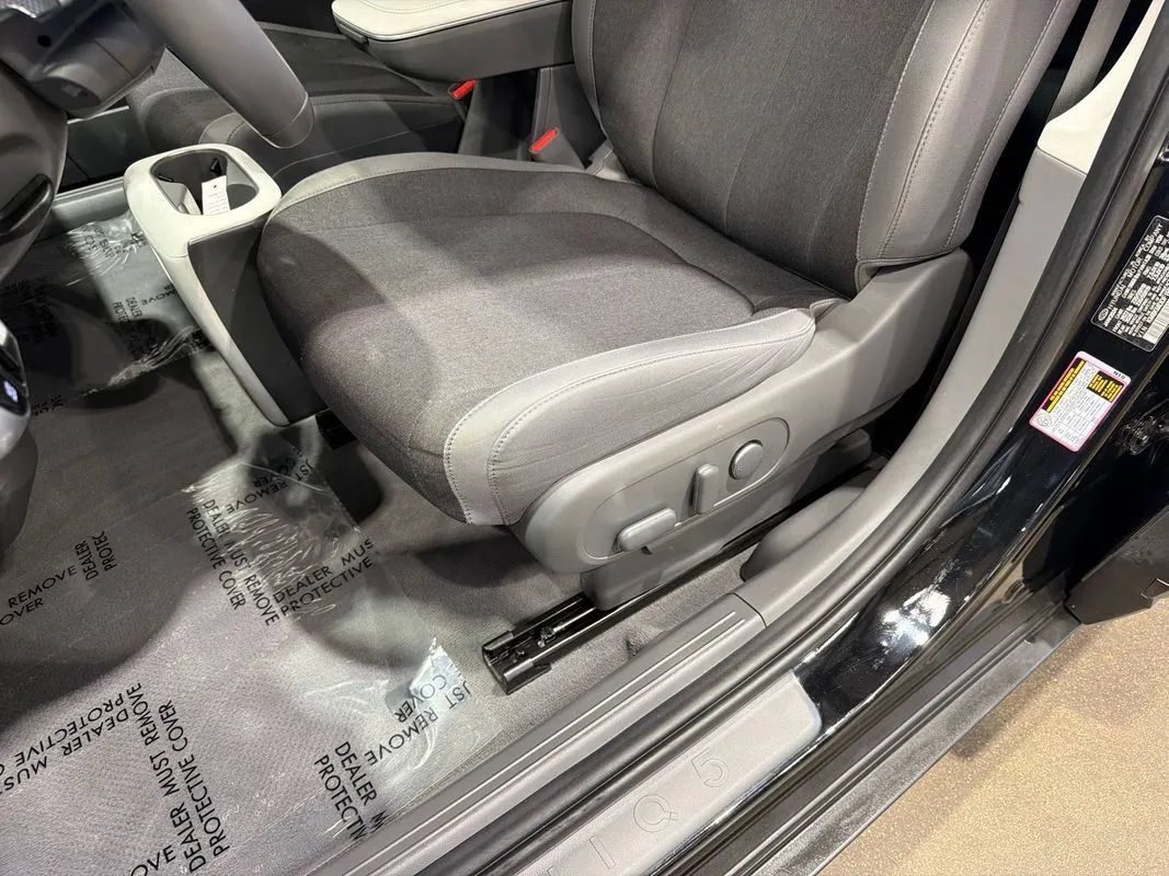 Used 2024 Hyundai Ioniq 5 SE AWD/4WD image 94