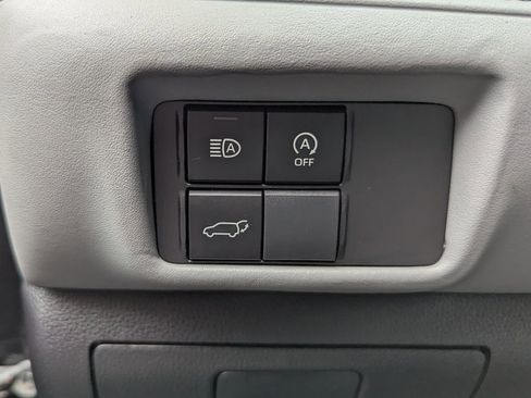 Used 2023 Toyota Highlander XLE image 16